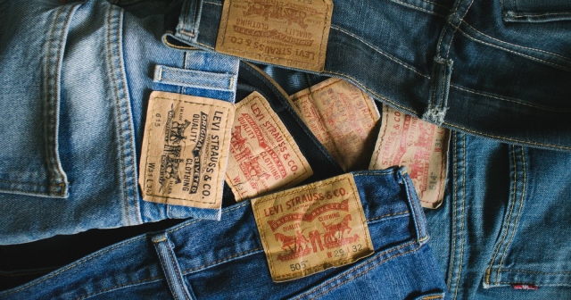 Большой выбор джинсов levis